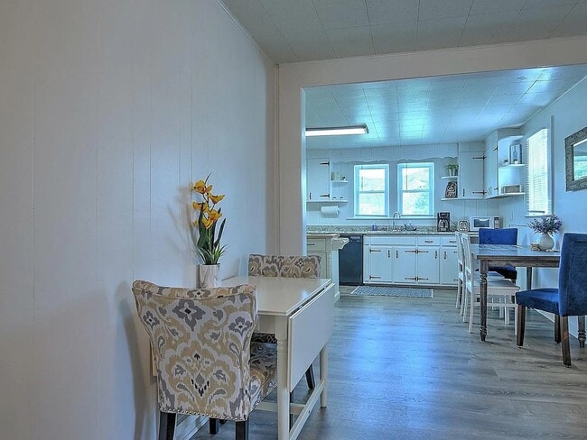 Building Photo - 1601 Cherokee Rd