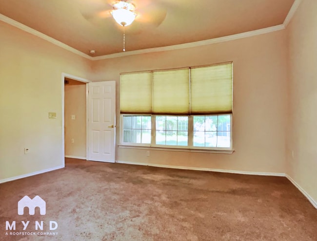 Building Photo - 115 Ranier Ln