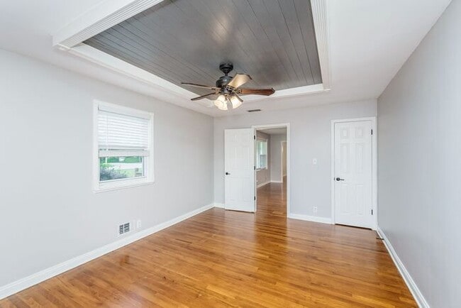 Building Photo - Fantastic 4 Bedroom Home In Great North Indy Location!