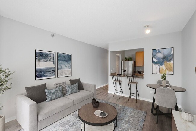 Building Photo - 400 N La Salle Dr
