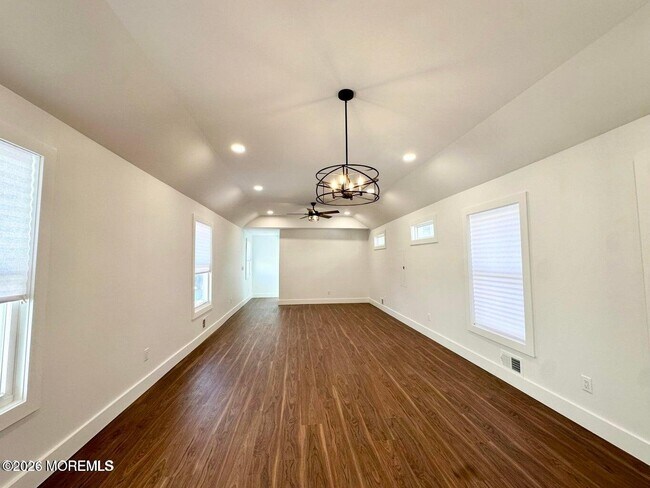 Building Photo - 706 3rd Ave