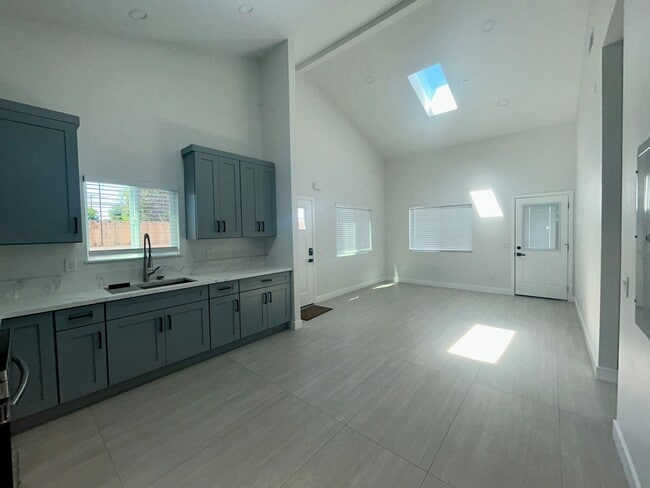 Building Photo - Beautiful Newly Built 2bed/2bath ADU