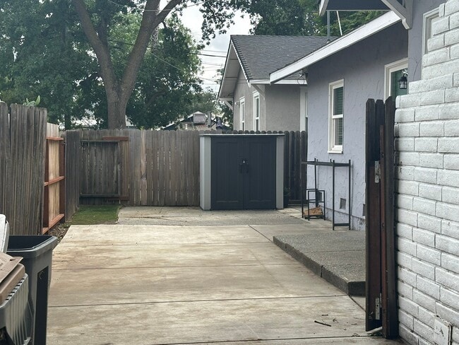 Building Photo - 18 North St