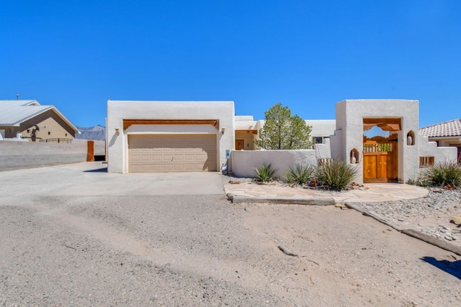 Building Photo - 832 Monterrey Rd NE