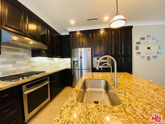 Building Photo - 51 Ivory Petal