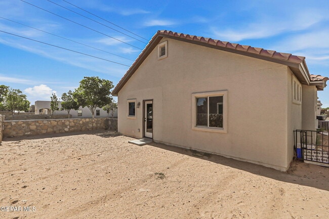 Building Photo - 13470 Everingham St