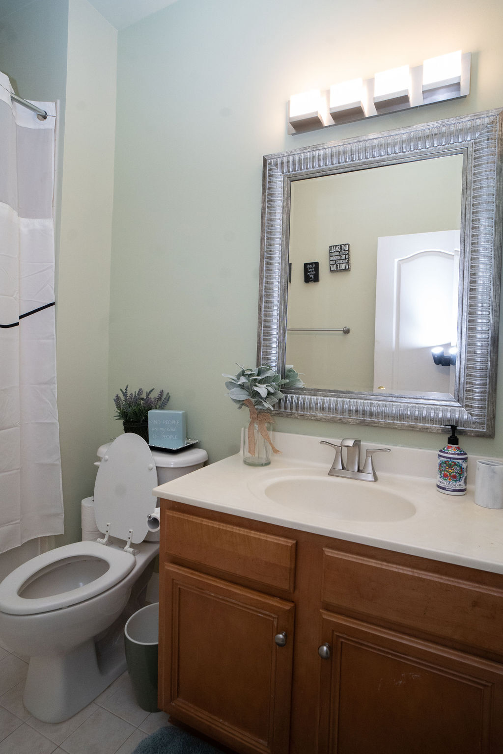 Upstairs Bathroom - 604 Kingfisher Ave