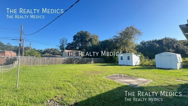 Building Photo - 2530 N Palm Dr