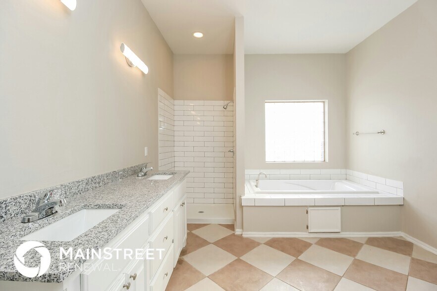 Building Photo - 8820 NW 120th St