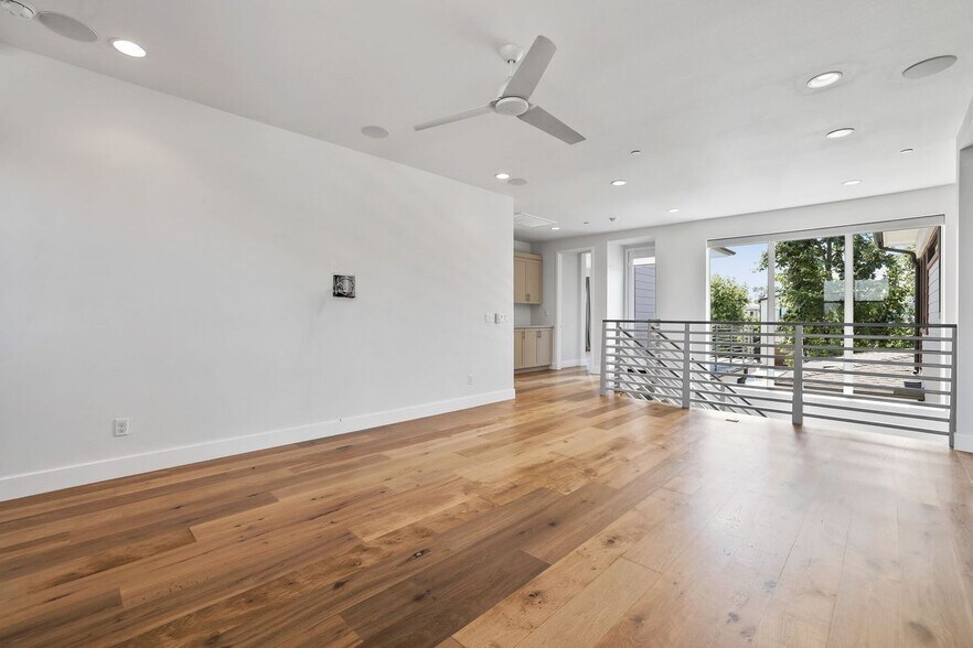 Building Photo - 1650 Murano Pl