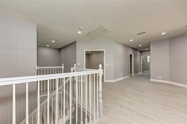 Building Photo - 1648 Bayshore Dr