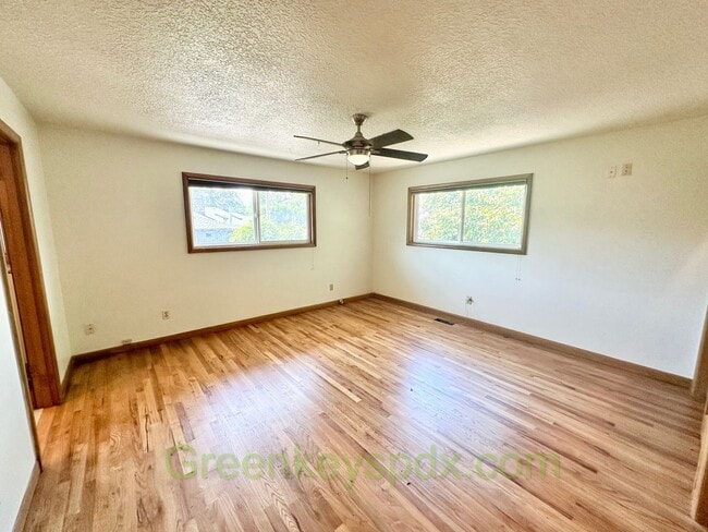 Building Photo - Mid-Century Classic House in Reedwood Neig...