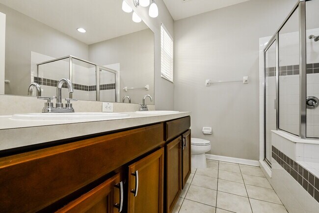 Building Photo - 12611 Geneva Glade Dr