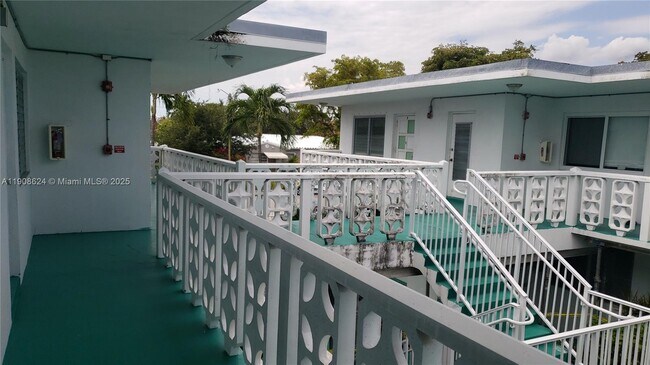 Building Photo - 1715 Wiley St