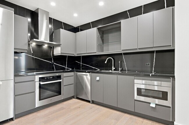 Building Photo - Stunning North Strip/City views from this UNFURNISHED 1+Den/1.5ba residence.