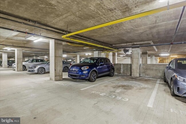 Building Photo - 3600 S Glebe Rd