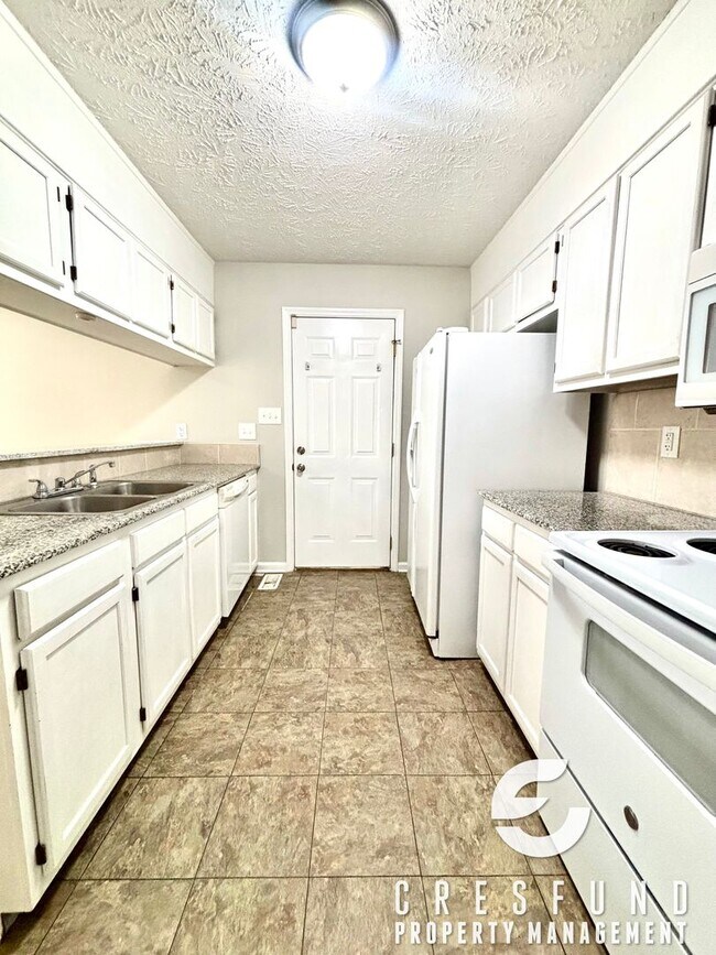 Building Photo - Adorable 3 Bedroom 2 Bathroom House Ready for Move In