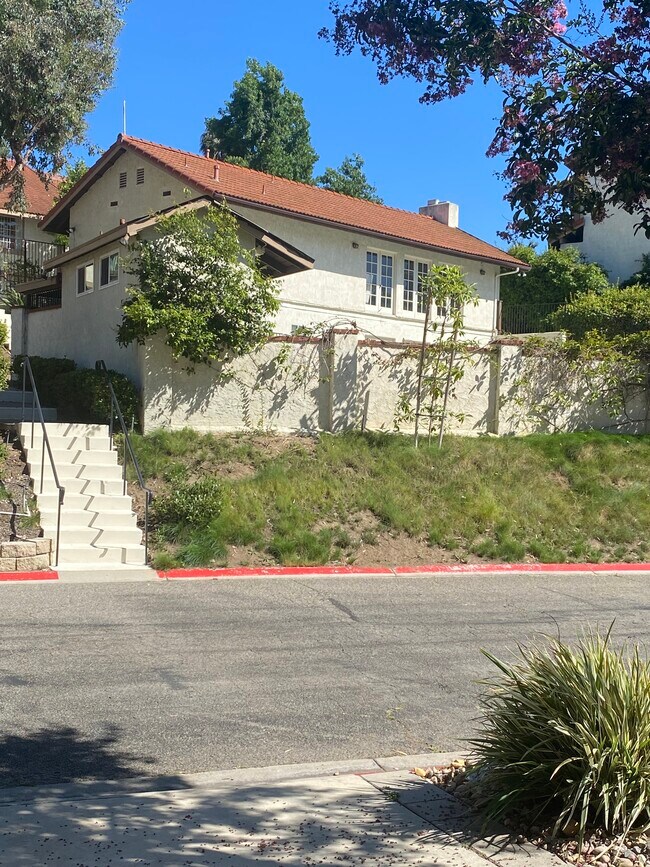 Building Photo - 355 Windy Ln