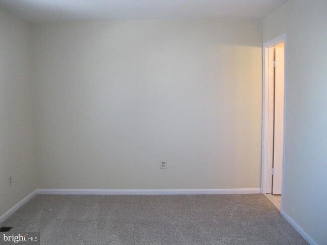 Building Photo - 8171 Fenwick Ct