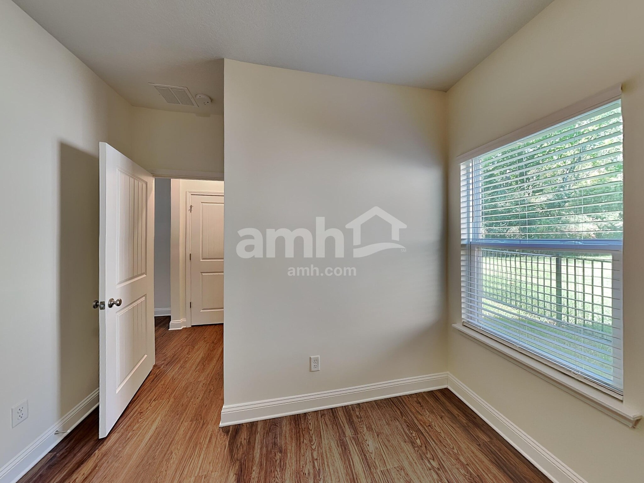 Building Photo - 3150 Creek Village Ln
