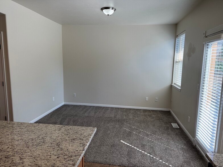 Building Photo - 908 N Shepard Creek Pky