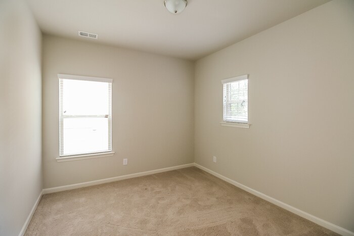 Building Photo - 10 Glen Abbey Cir