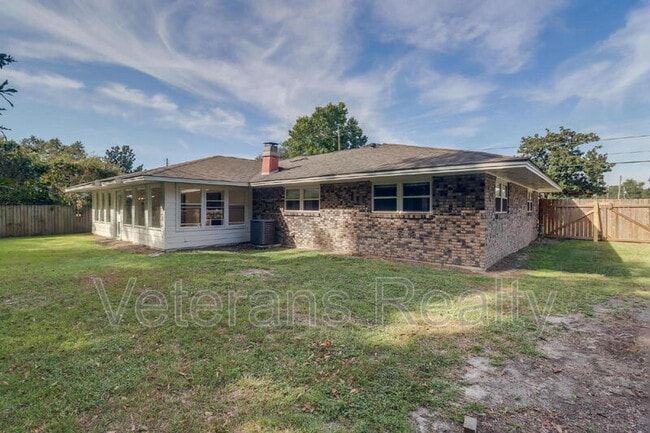 Building Photo - 621 S Forest Ave