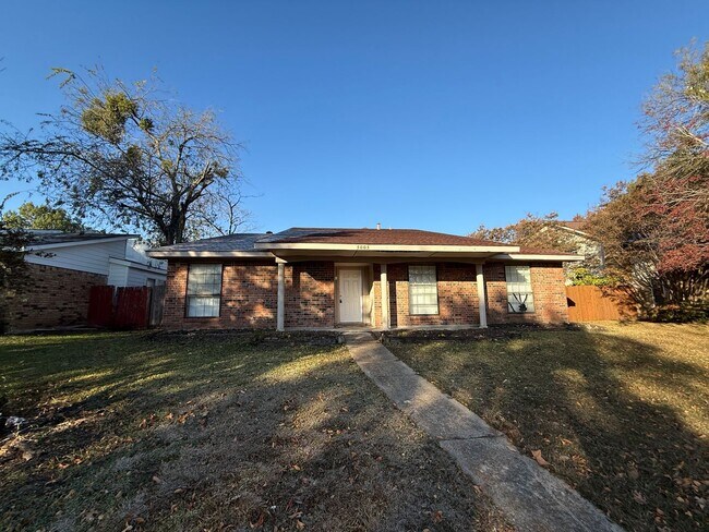 Building Photo - Nice and Spacious Home