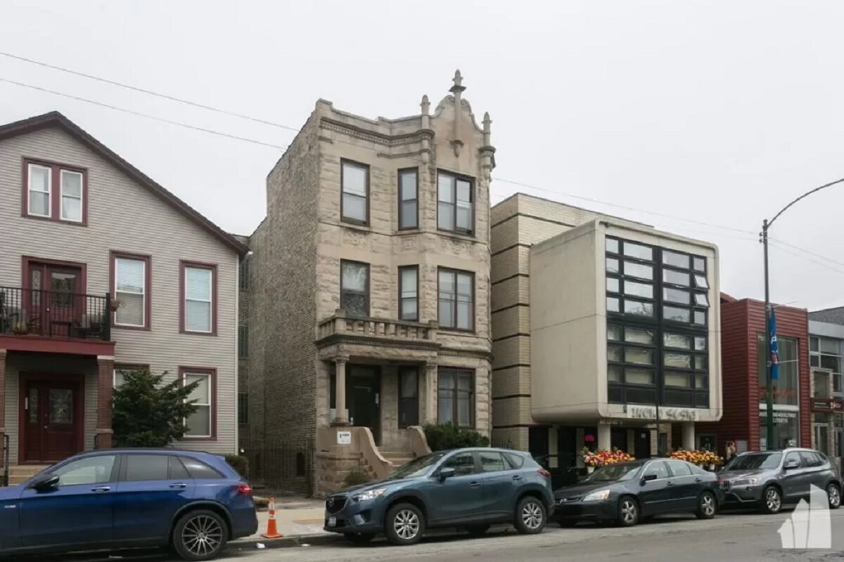 Building Photo - 2523 N California Ave