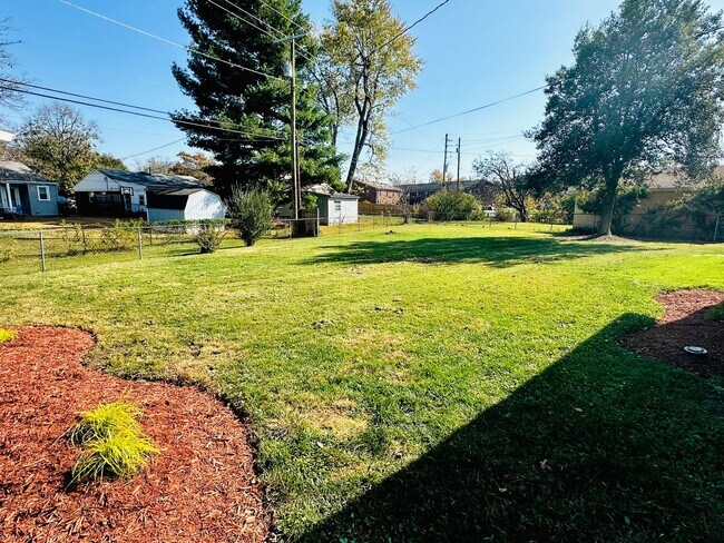 Building Photo - Charming and Updated Cul-de-Sac Gem with Year-Round Sunroom and Spacious Backyard!