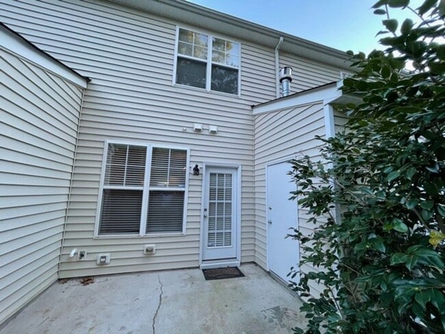 Building Photo - Prime North Raleigh Townhome with Dual Suites & Community Pool