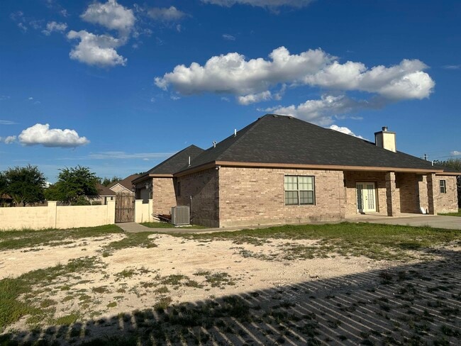 Building Photo - 302 Echo Valley Dr