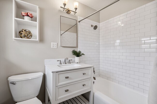 Building Photo - 1902 De Milo Dr