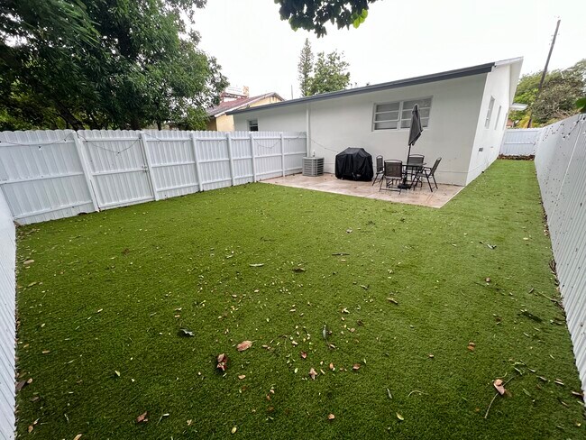 Building Photo - 1132 NW 38th St