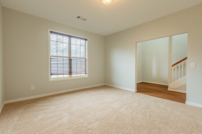 Building Photo - 4525 Village Ct