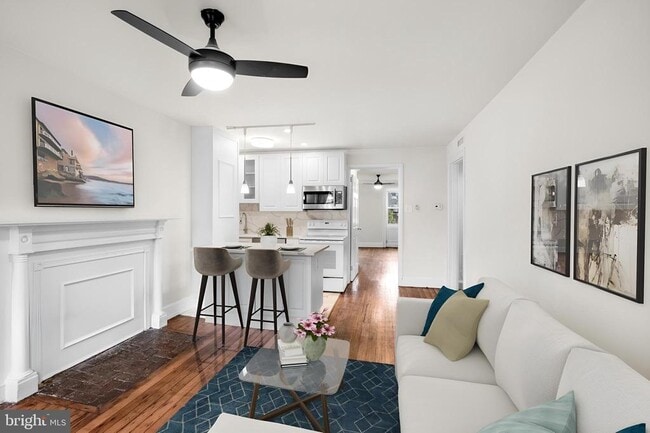 Building Photo - 704 S Washington Square