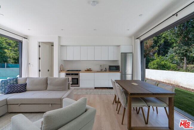 Building Photo - 5265 Dahlia Dr