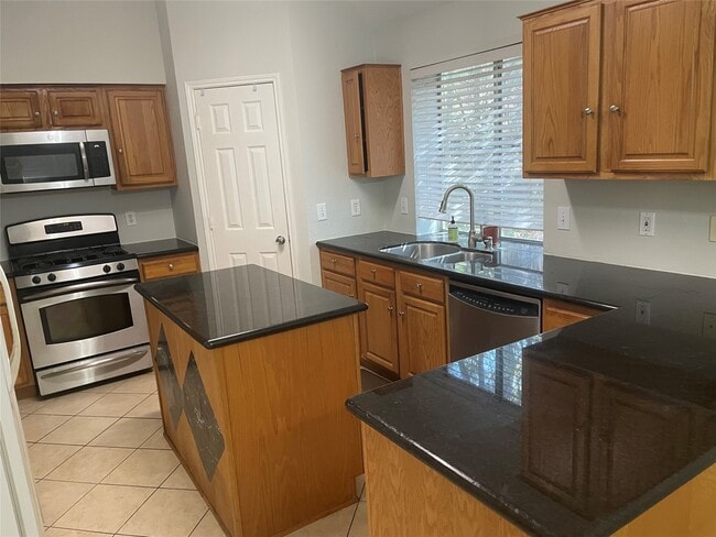 Building Photo - 35 Barn Lantern Pl