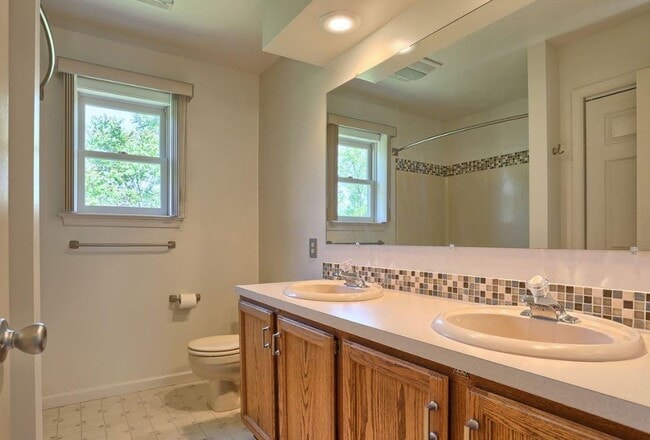 Building Photo - 50 Ironstone Dr
