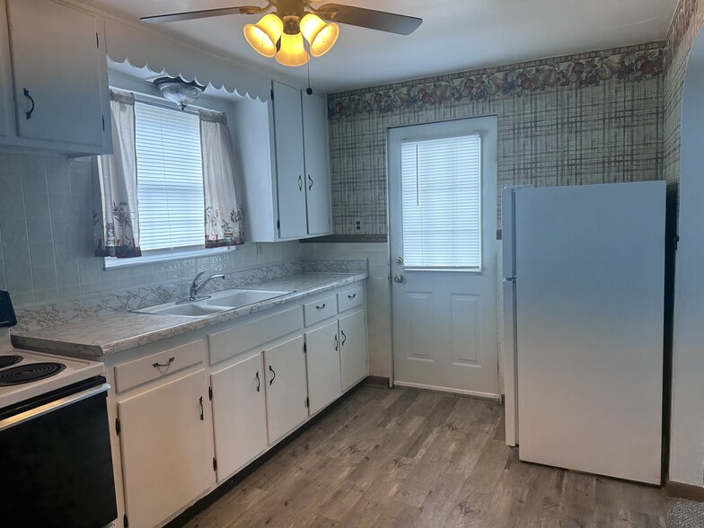 Kitchen - 633 W 26th St