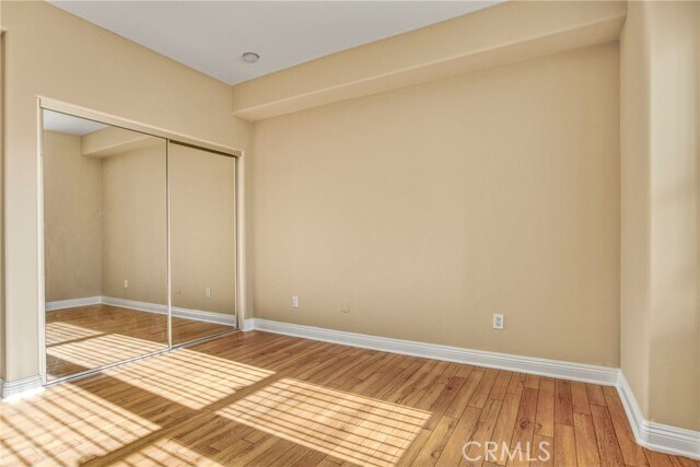 Building Photo - 12916 Moorpark St
