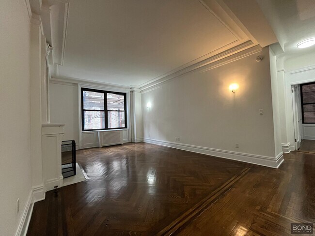 Building Photo - 200 W 58th St