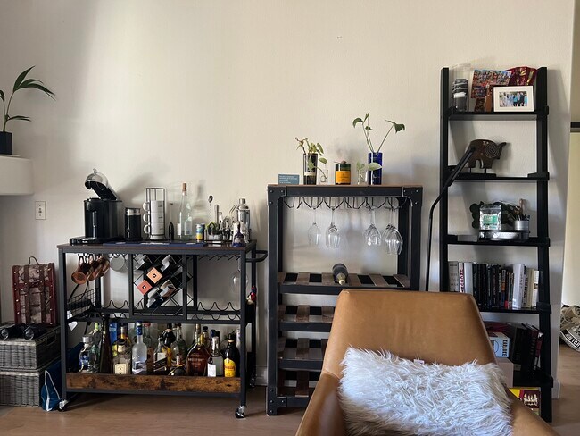 Building Photo - 550 Camino De La Reina