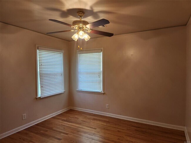 Building Photo - 606 Fairview Ave