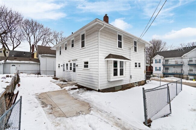 Building Photo - 378 Cross St
