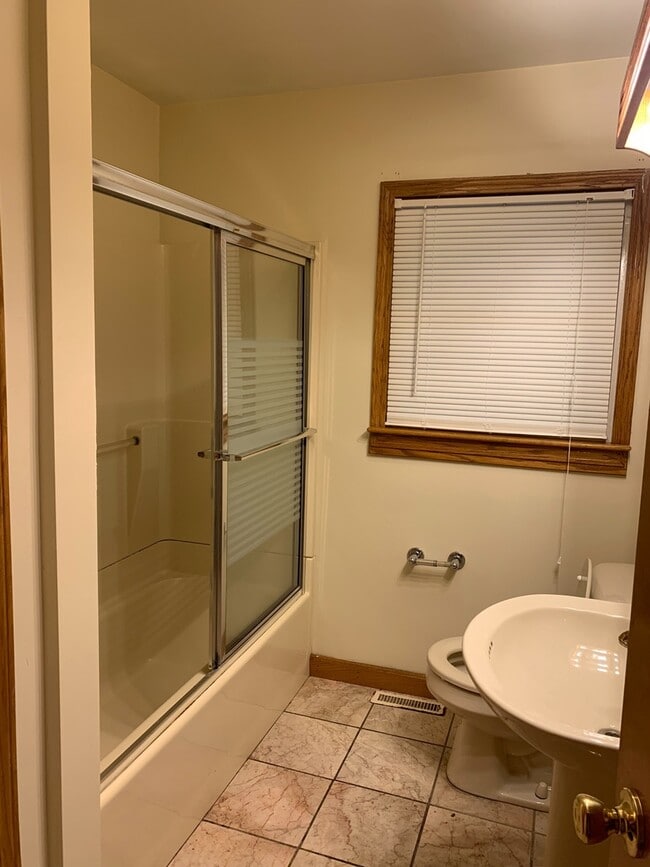 Building Photo - 8986 King Graves Rd NE