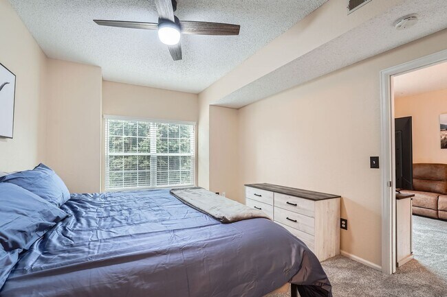 Building Photo - 7430 Singing Hills Dr