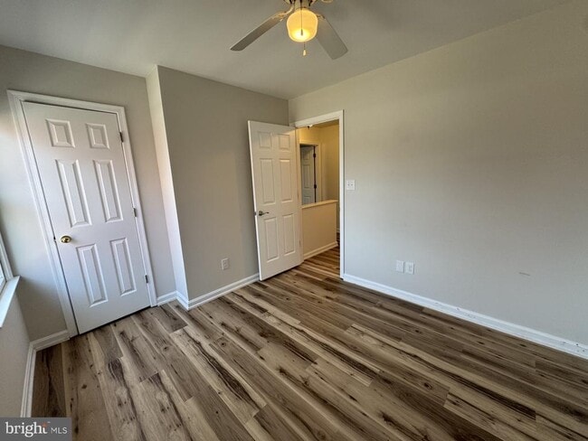 Building Photo - 8460 Colony Cir