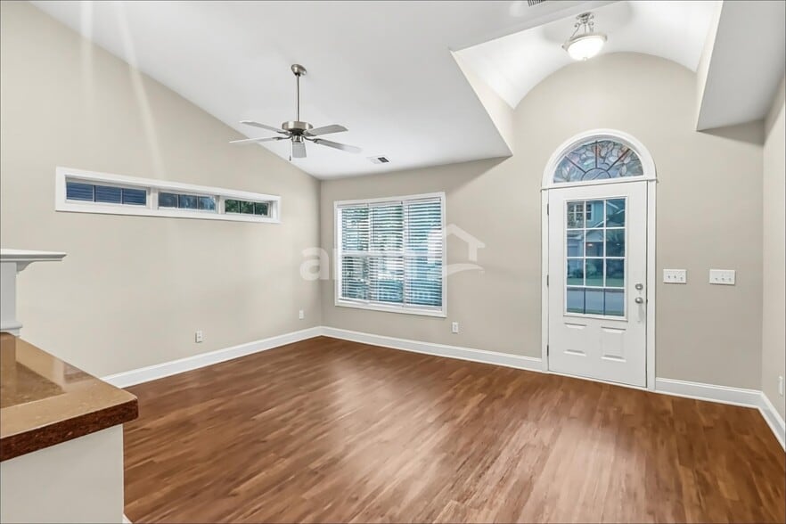 Building Photo - 414 Arrowhead Trl