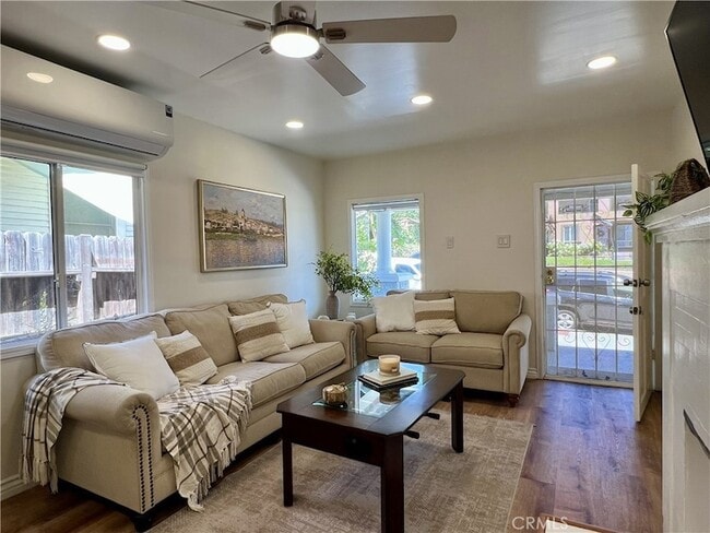 Building Photo - 1157 W 2nd St